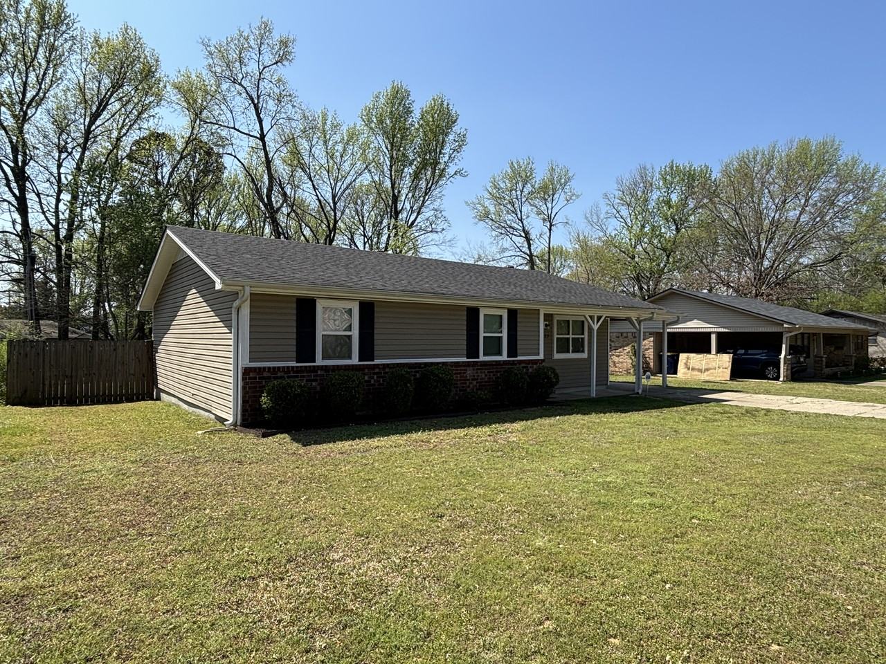 27 Chalet St - Photo 2 of 15