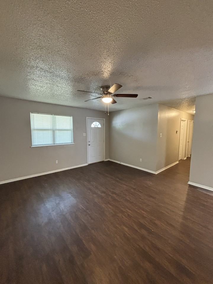 27 Chalet St - Photo 4 of 15