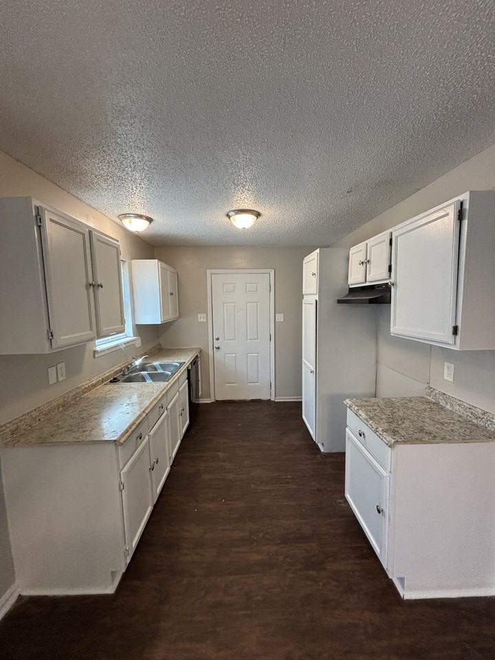 27 Chalet St - Photo 6 of 15