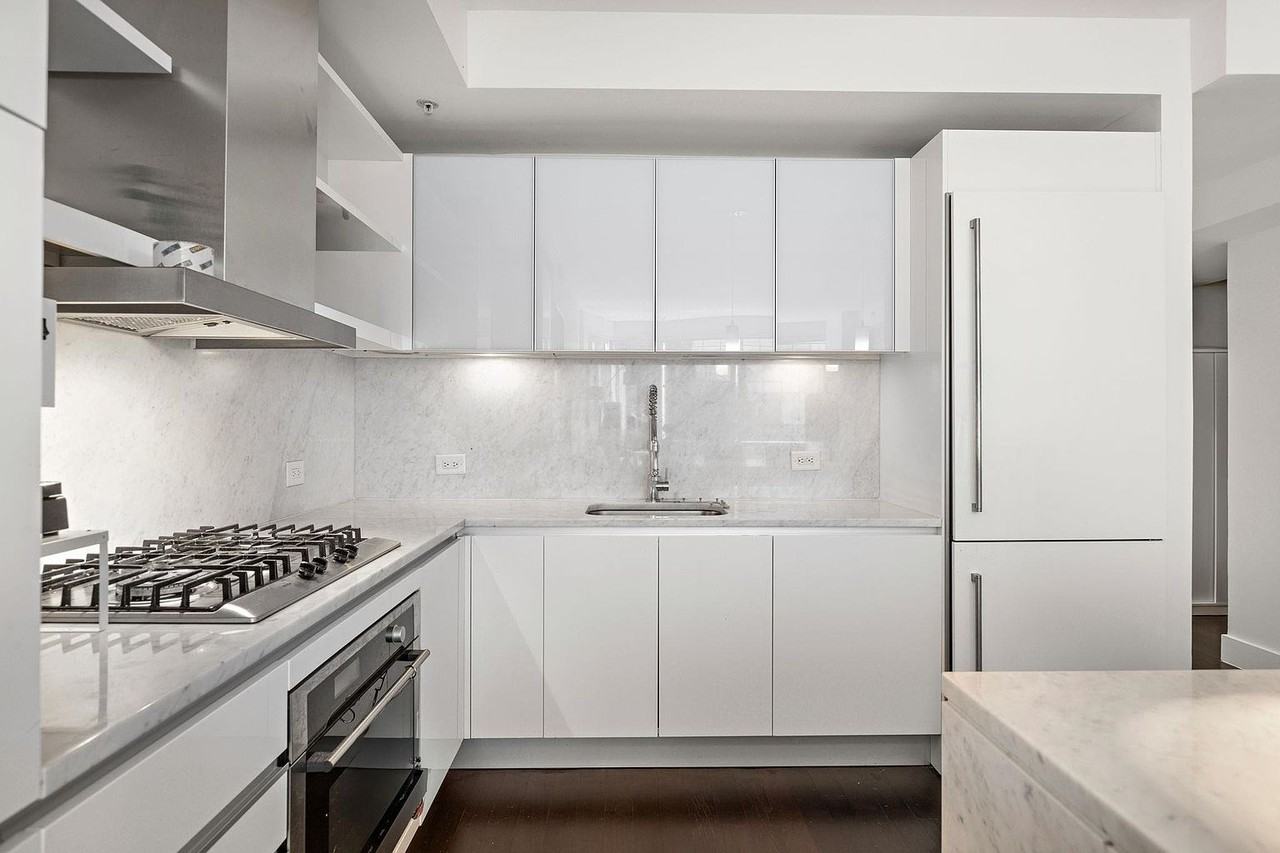 77 Hudson St #2811 - Photo 3 of 16