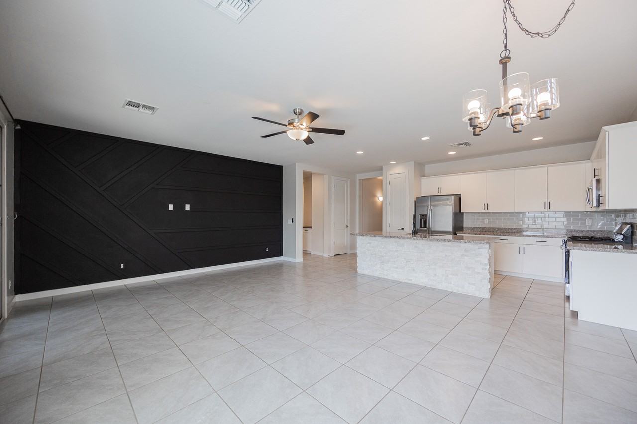 42381 W Mira Ct - Photo 4 of 25