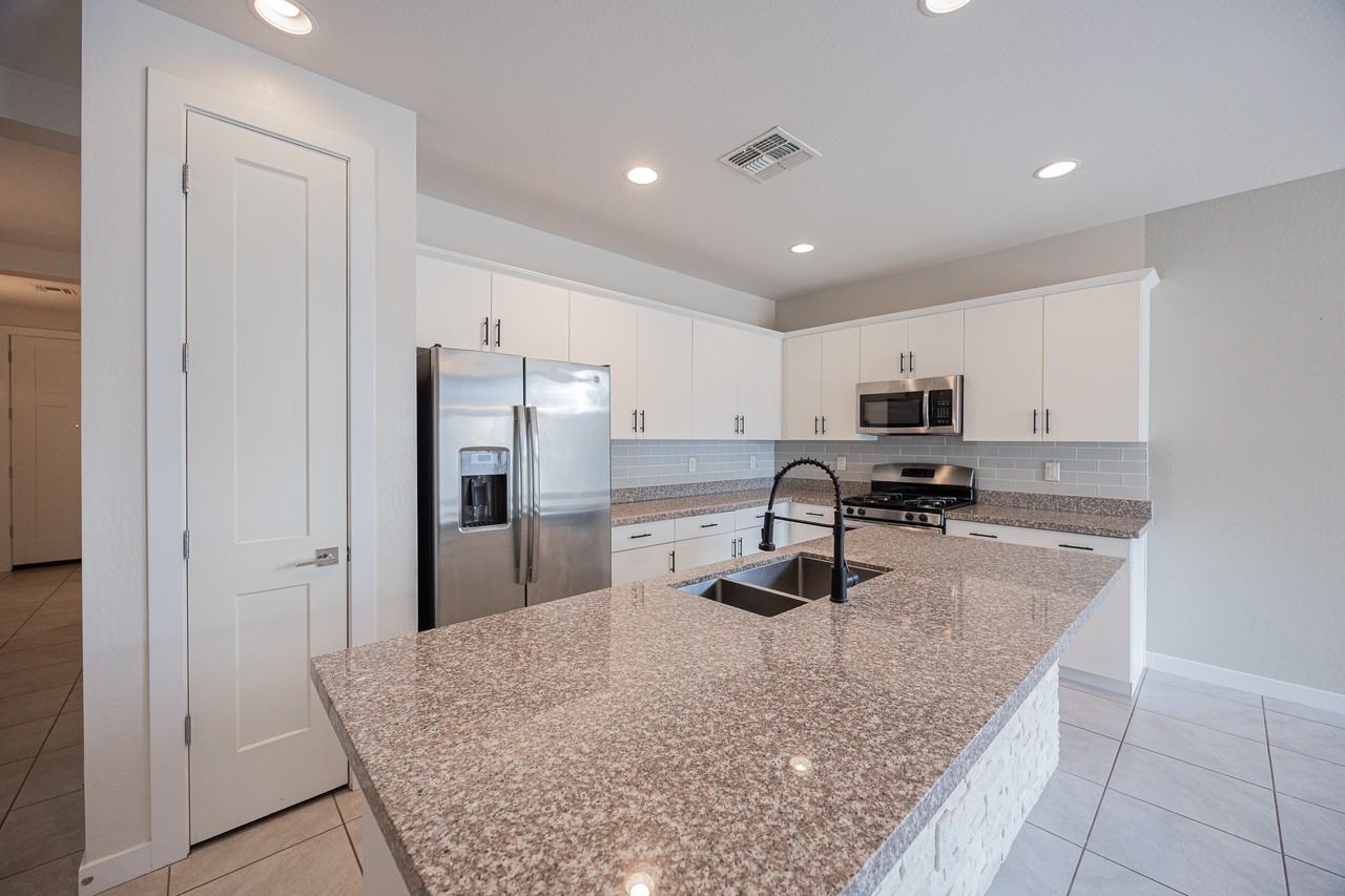 42381 W Mira Ct - Photo 7 of 25