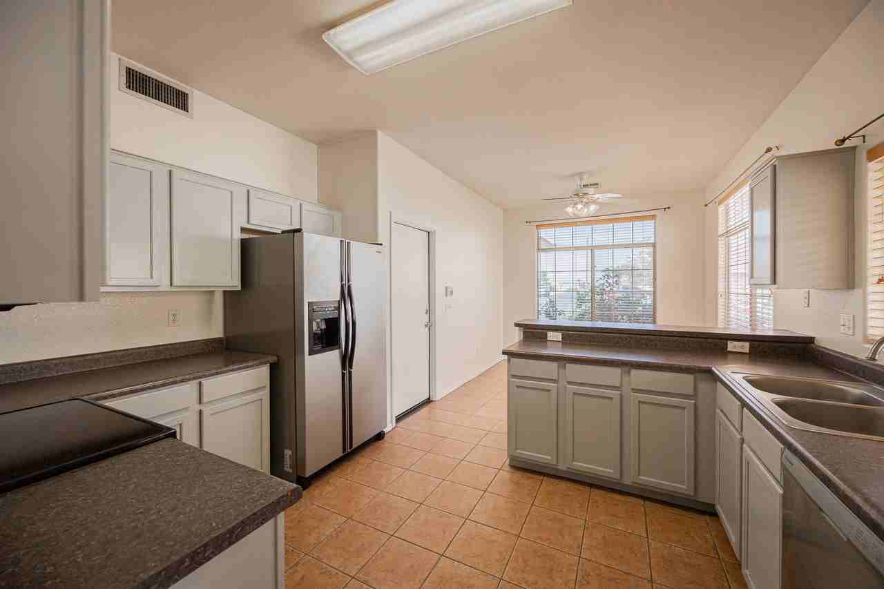 601 S Silverbrush Dr - Photo 7 of 24