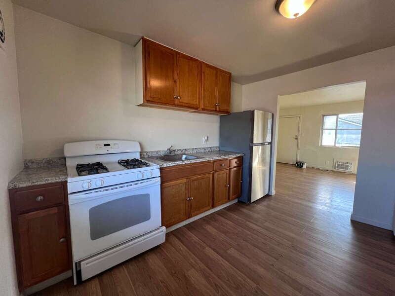 3720 Astoria St #7 - Photo 5 of 10