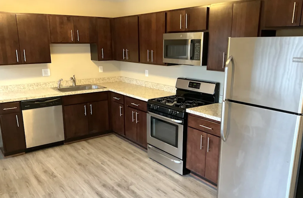135 Princeton St - Photo 4 of 8