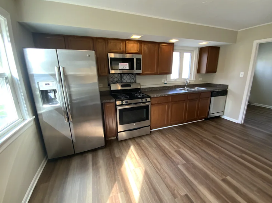 642 E Le Moyne Ave - Photo 4 of 16