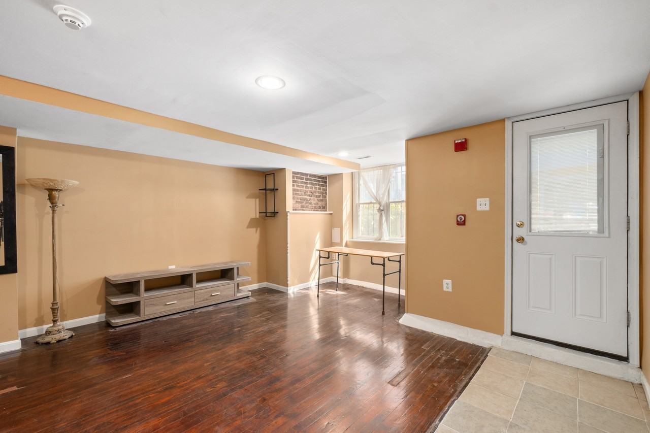 1723 Euclid St Nw #1 - Photo 3 of 21