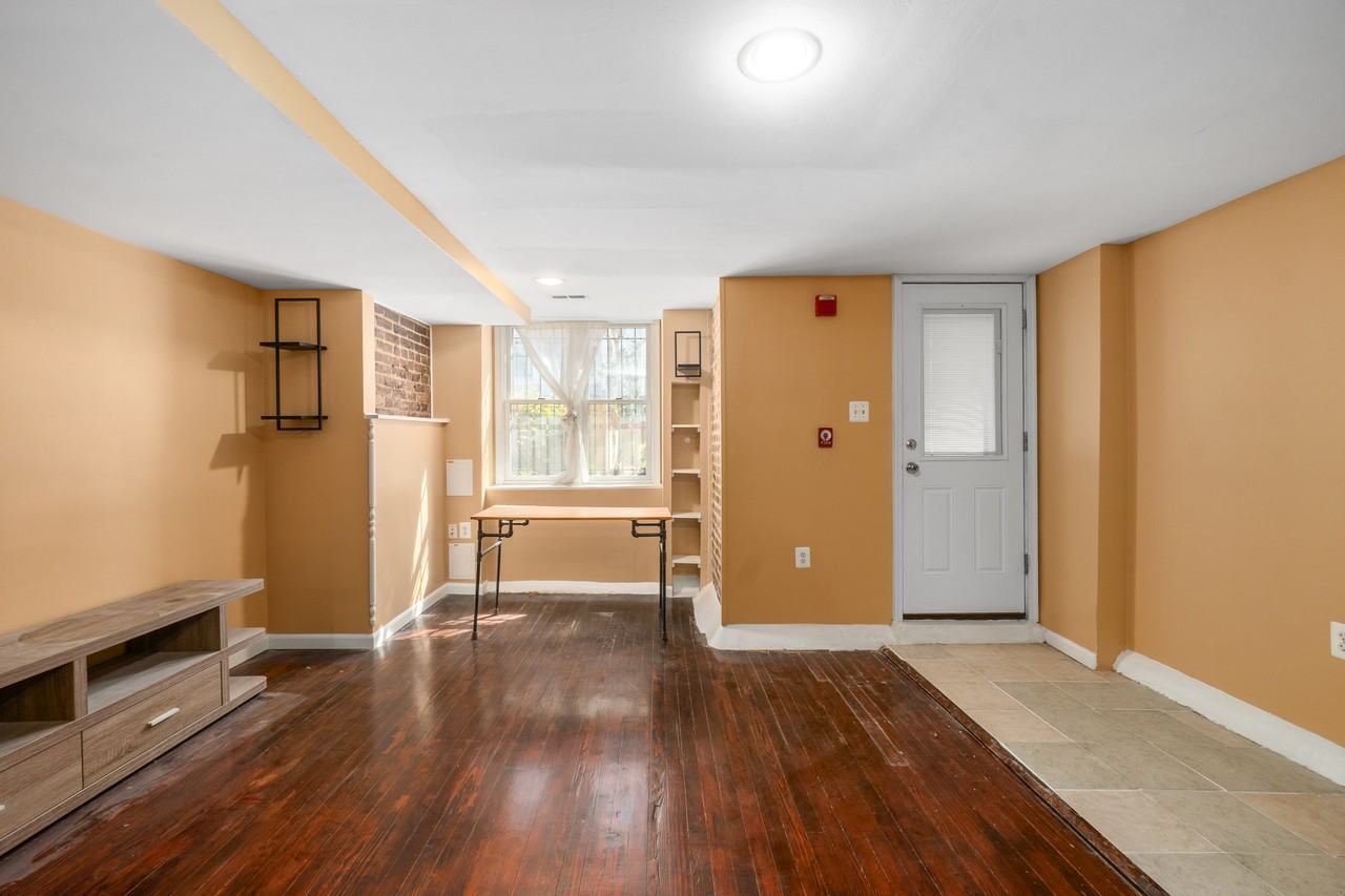 1723 Euclid St Nw #1 - Photo 4 of 21