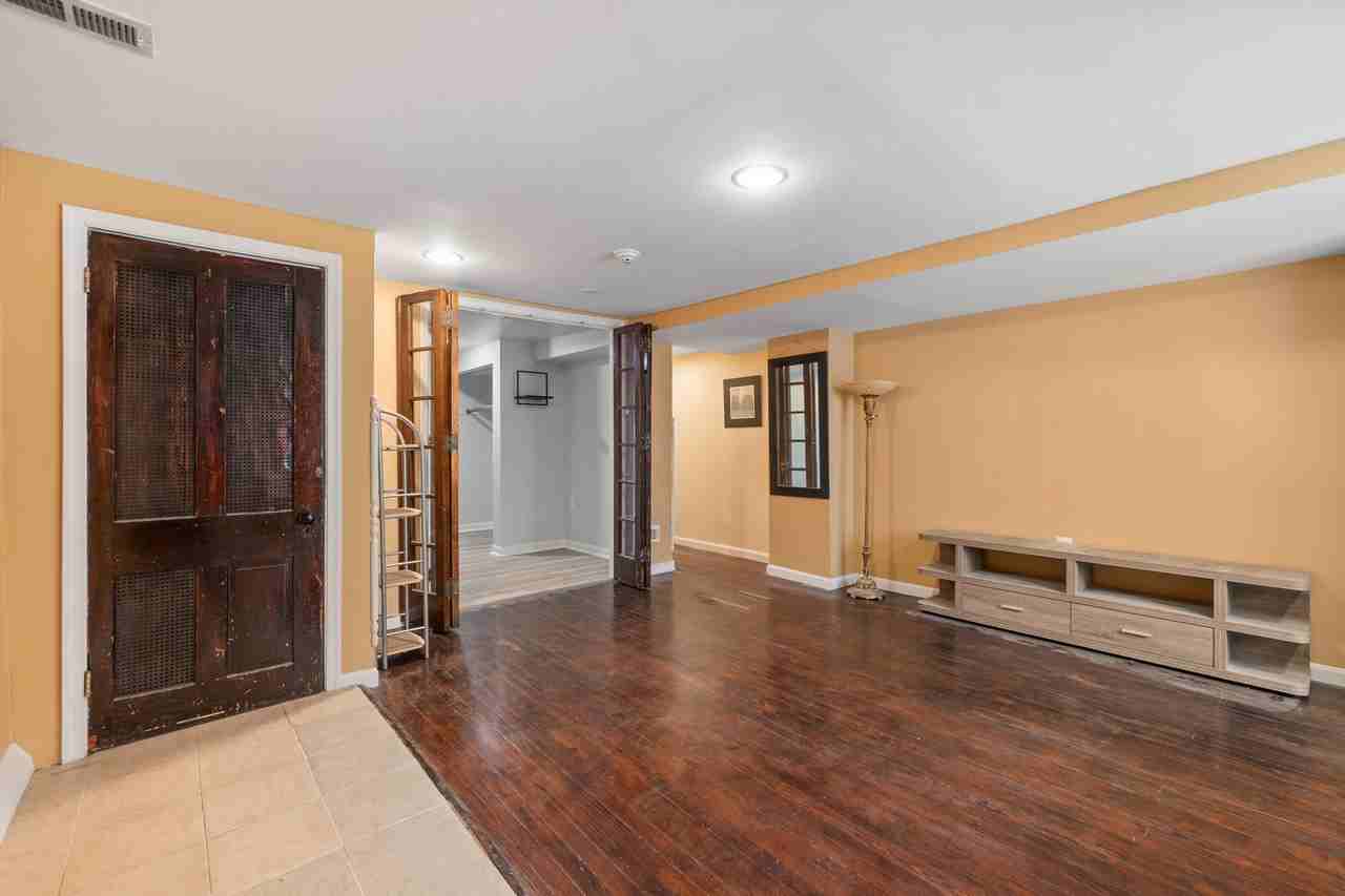1723 Euclid St Nw #1 - Photo 7 of 21