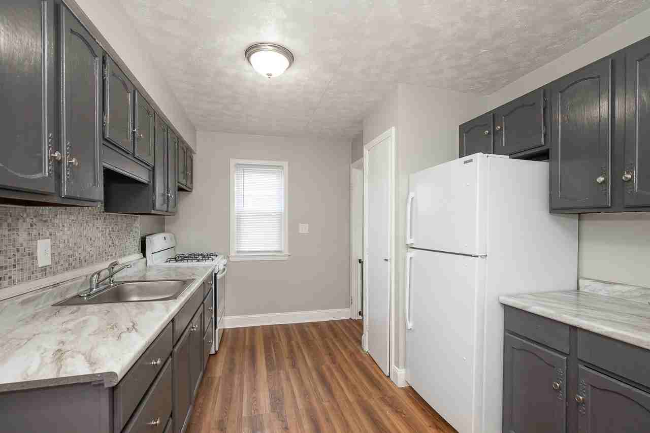 21251 S Lake Shore Blvd - Photo 5 of 25