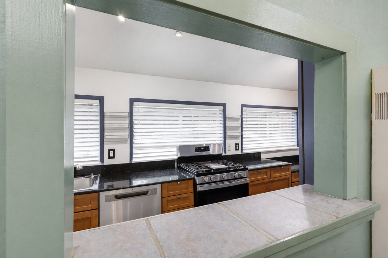 380 River Rd - Photo 4 of 23