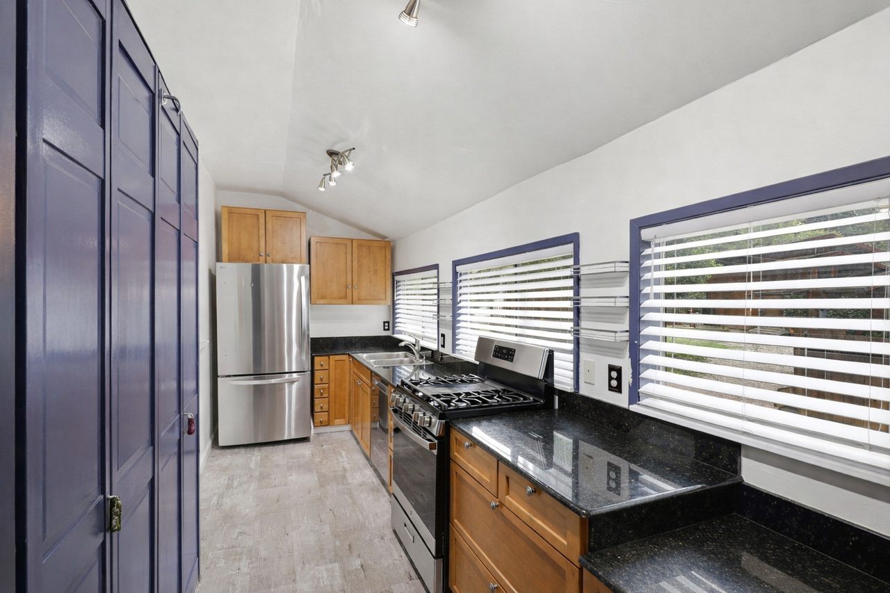 380 River Rd - Photo 5 of 23