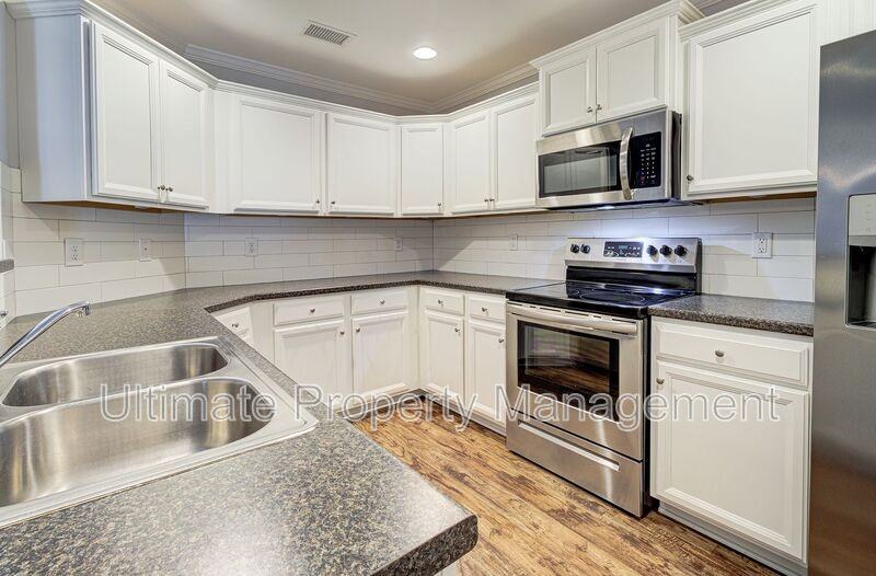 1071 Bridgeport Way - Photo 3 of 25