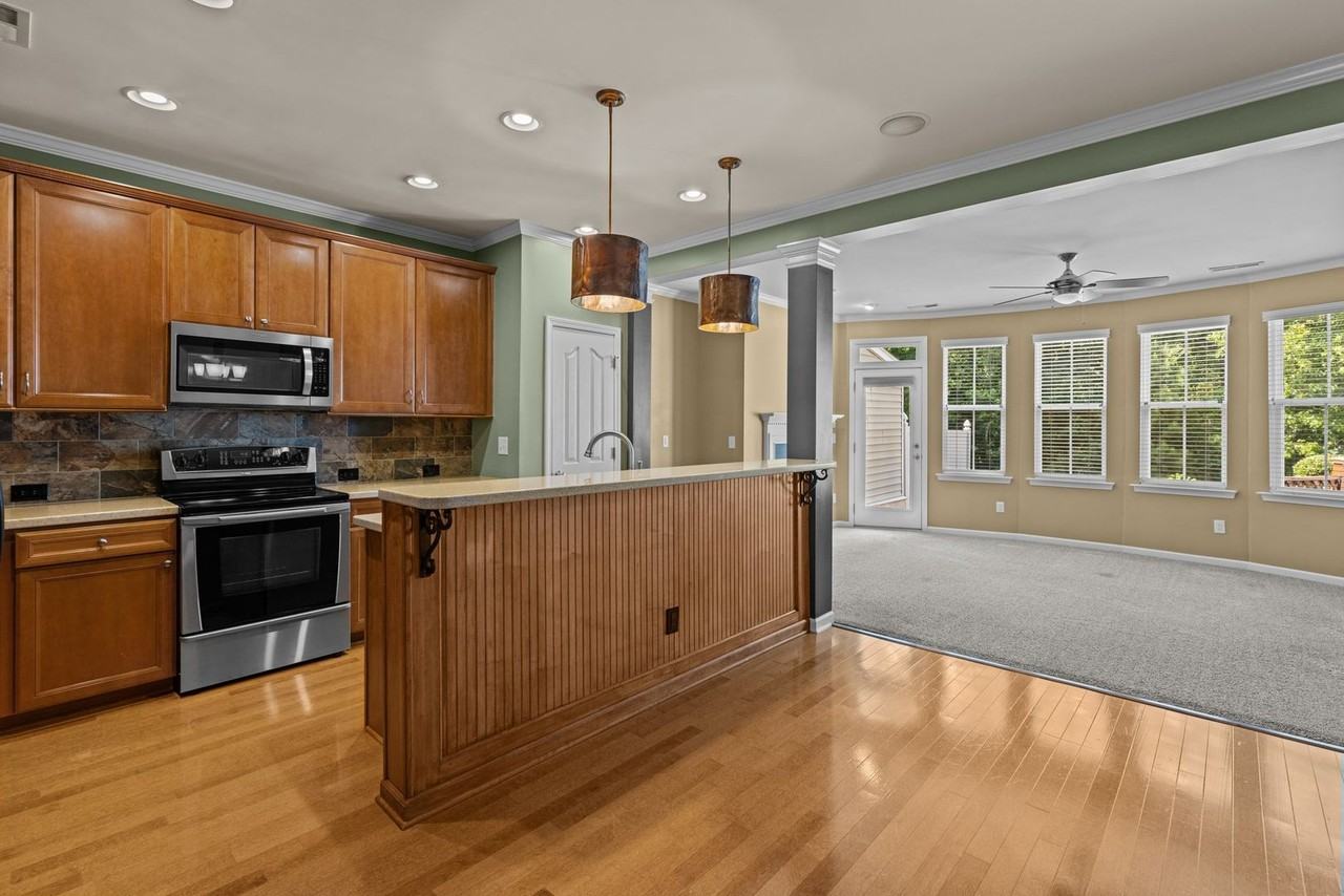 1026 Kingston Grove Dr - Photo 6 of 38