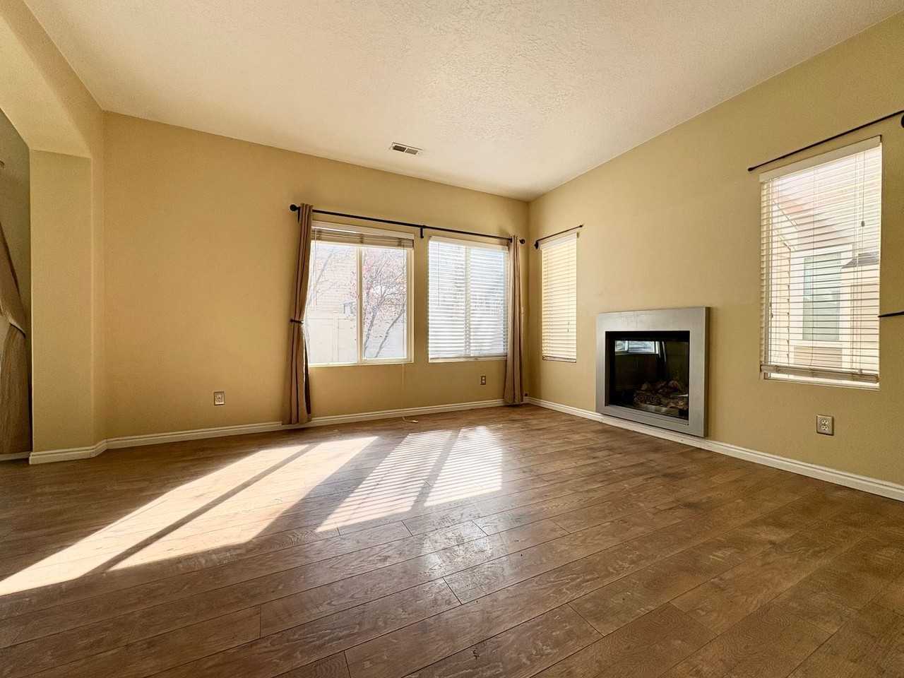 3141 S Alsace Way - Photo 5 of 27