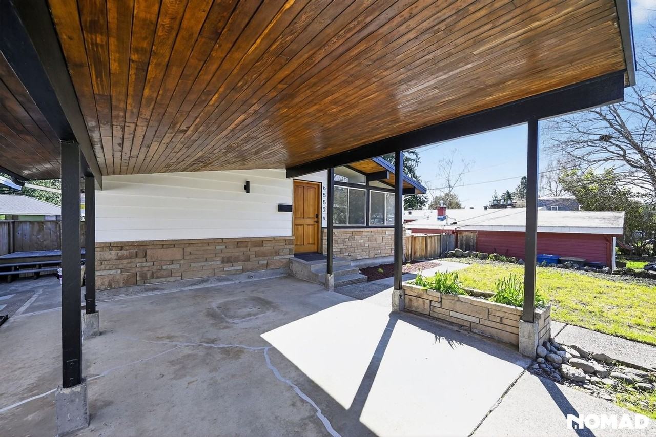 6552 38th Ave Ne - Photo 3 of 31