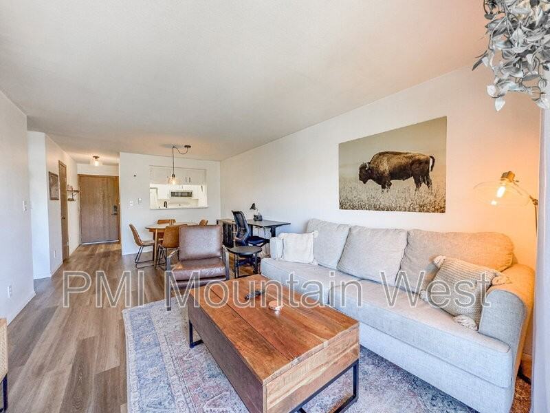 339 E St #1405