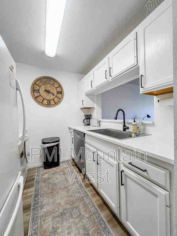 339 E St #1405 - Photo 6 of 20