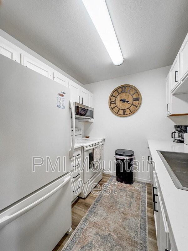 339 E St #1405 - Photo 7 of 20