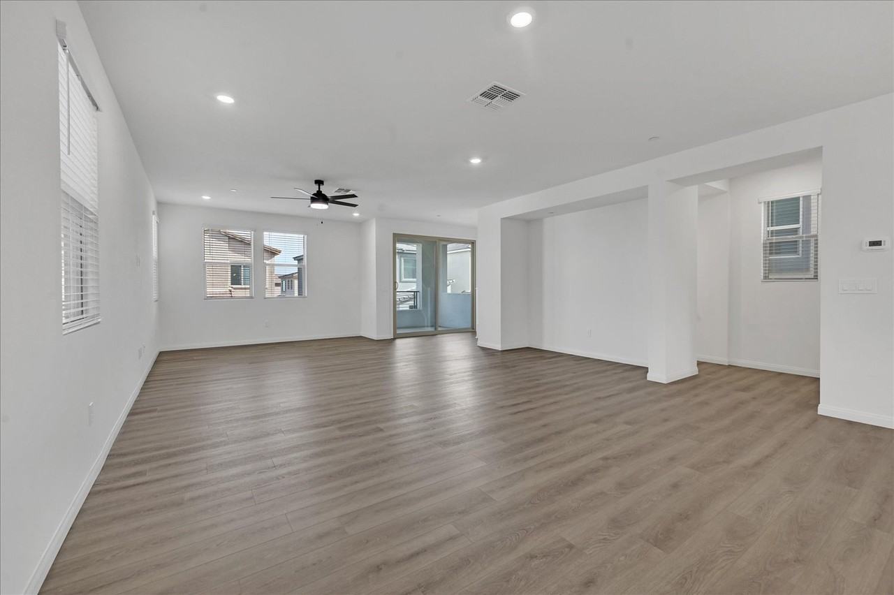 1520 Little Penguin St - Photo 3 of 34