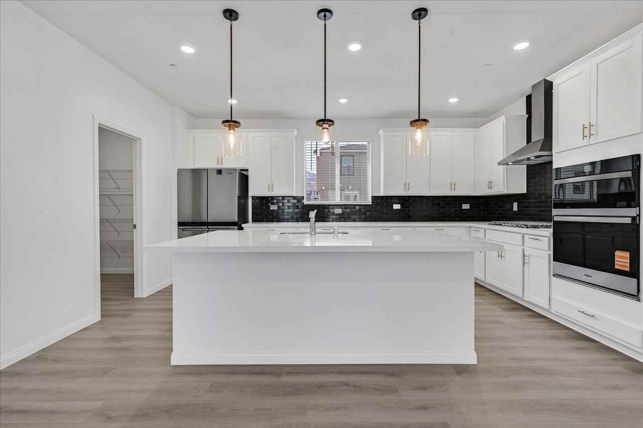 1520 Little Penguin St - Photo 6 of 34