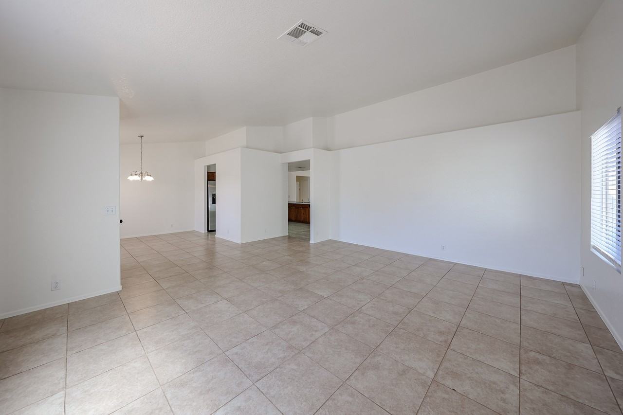 6524 N 90th Dr - Photo 4 of 38