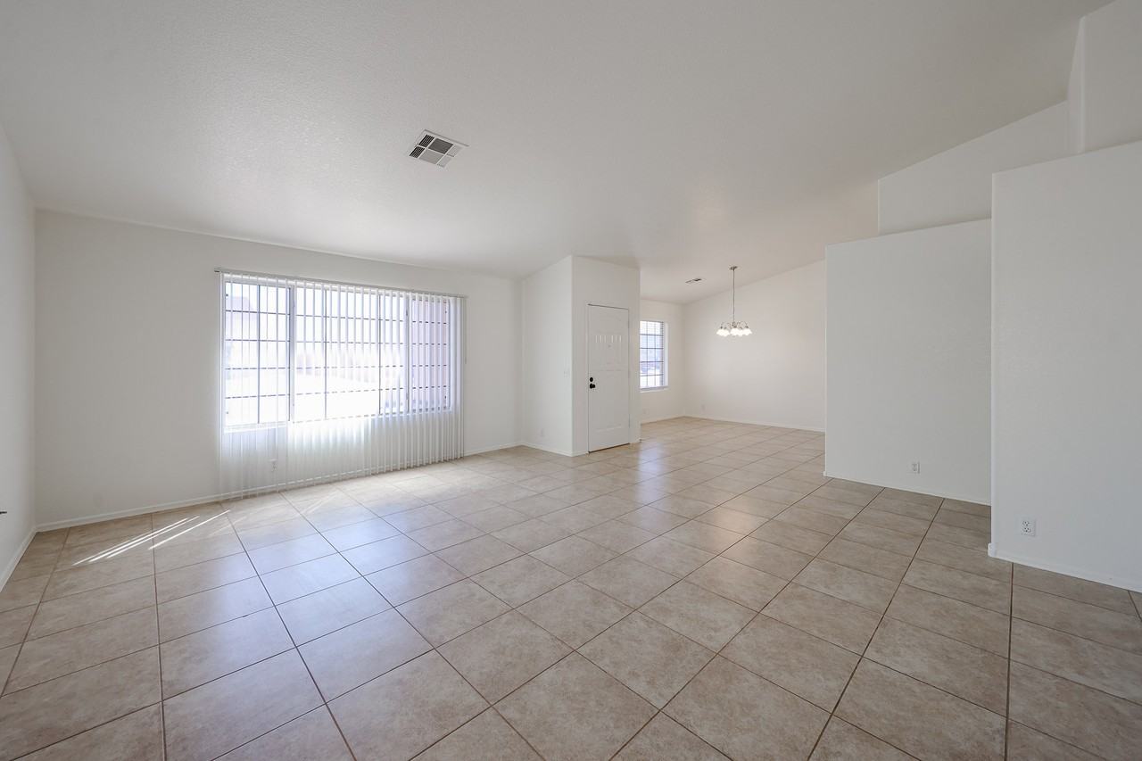 6524 N 90th Dr - Photo 5 of 38