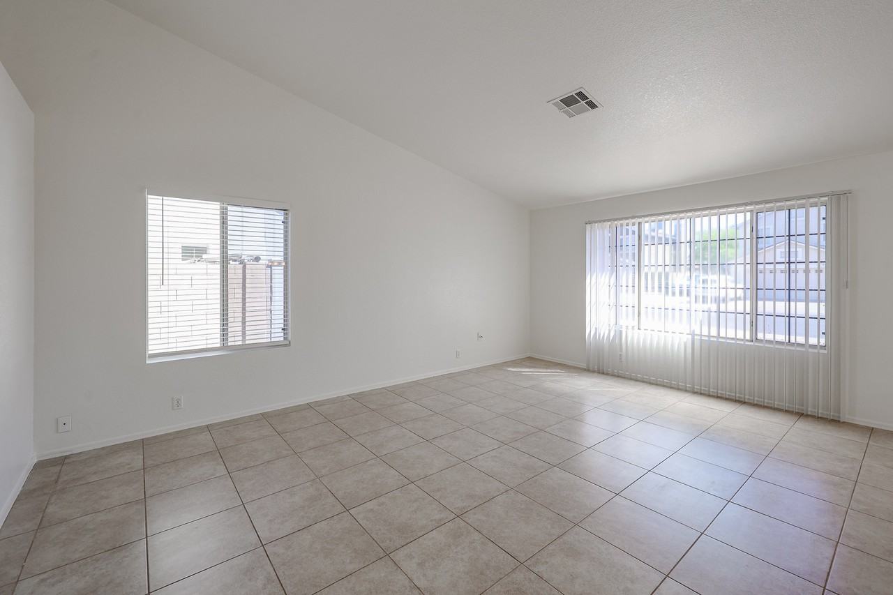 6524 N 90th Dr - Photo 6 of 38