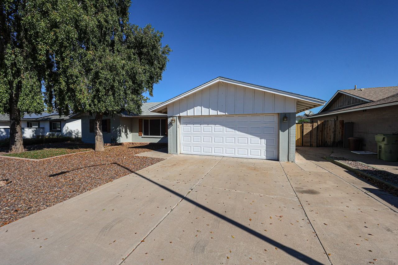 5214 W Redfield Rd - Photo 2 of 34