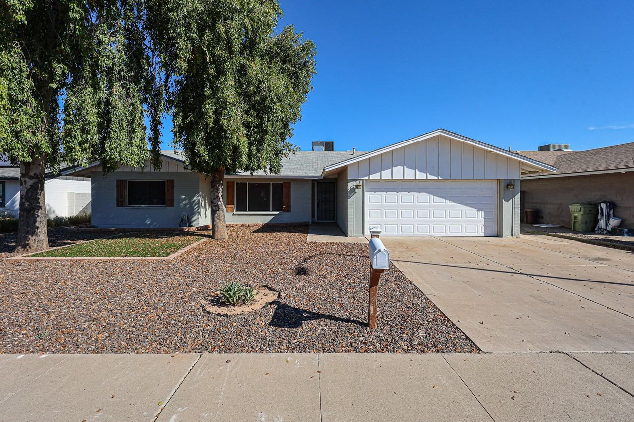 5214 W Redfield Rd - Photo 3 of 34