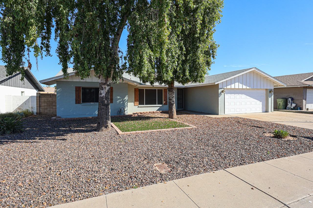 5214 W Redfield Rd - Photo 4 of 34