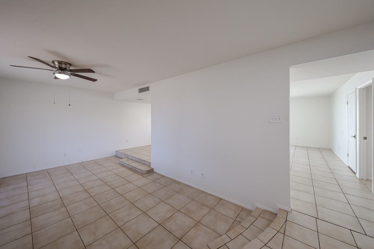 5214 W Redfield Rd - Photo 5 of 34