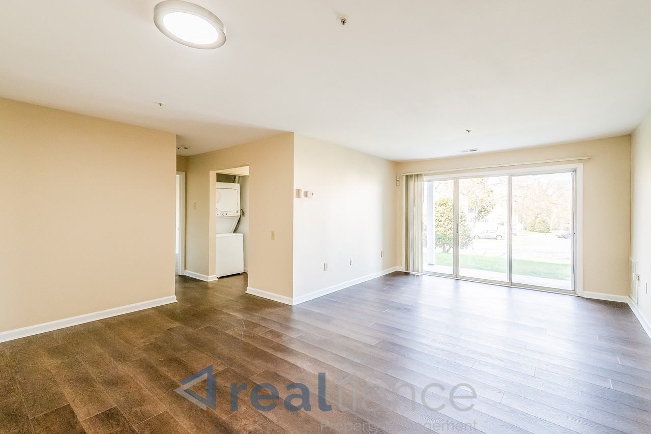 8701 Grasmere Ct - Photo 3 of 16