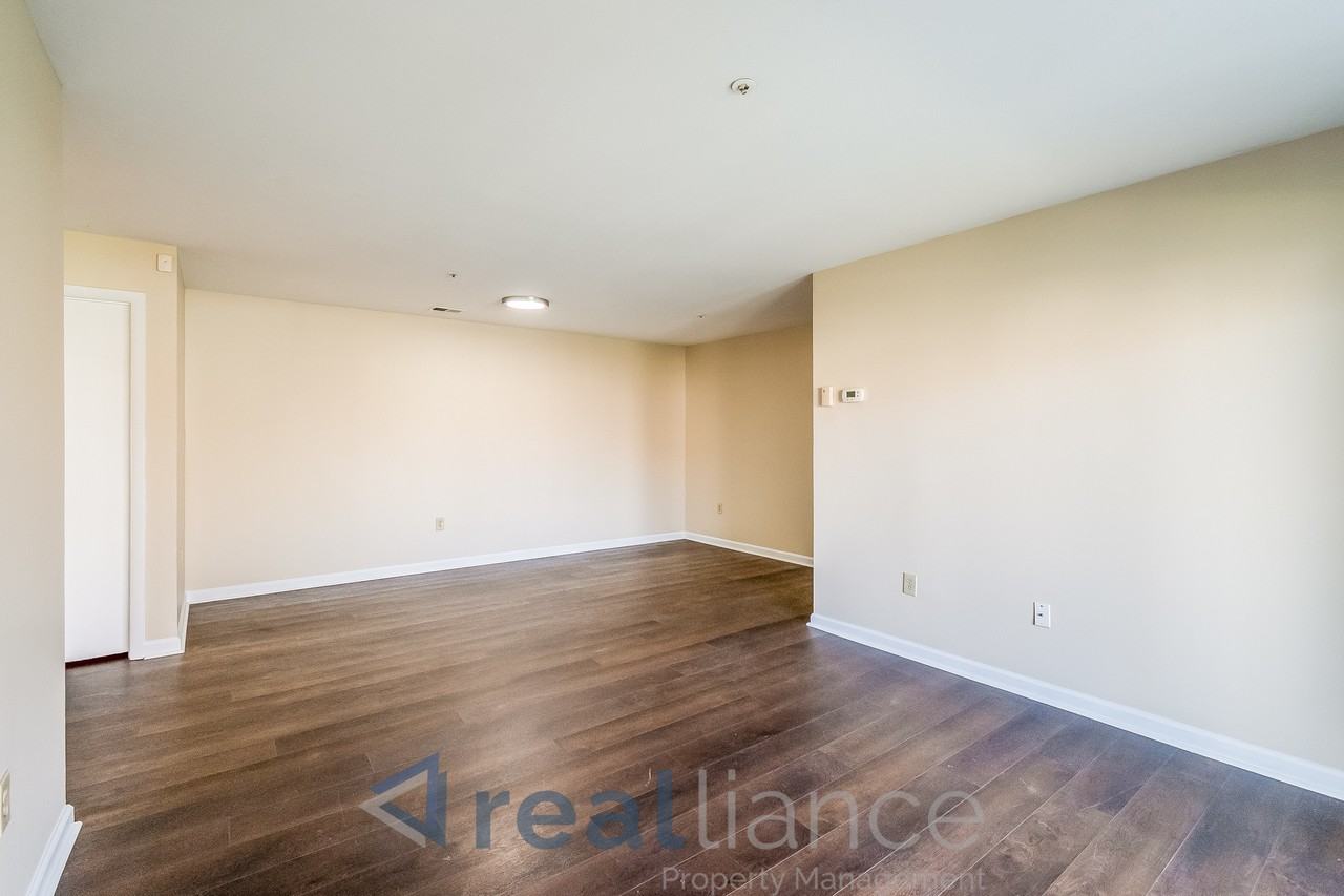 8701 Grasmere Ct - Photo 4 of 16