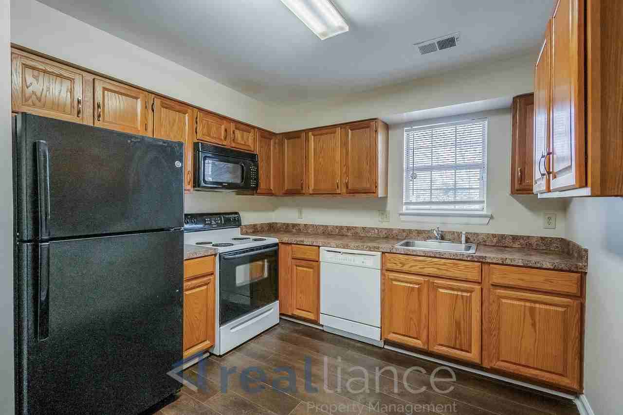 8701 Grasmere Ct - Photo 7 of 16