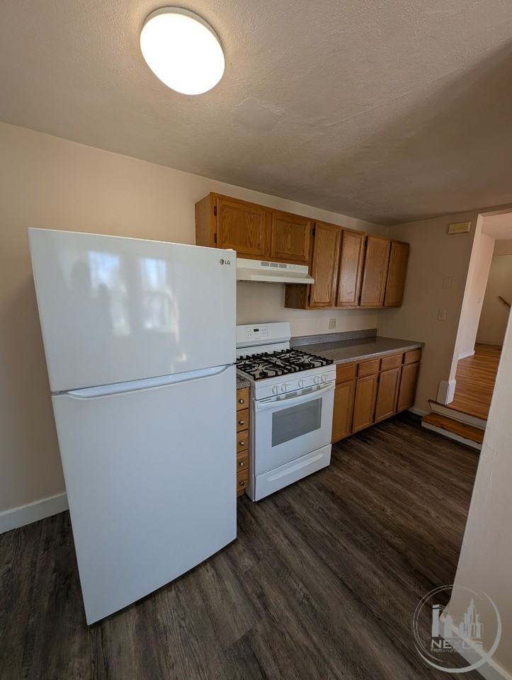 272A Nahatan St - Photo 3 of 21