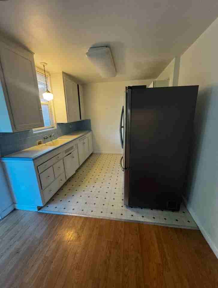 2428 Hackberry St - Photo 5 of 12