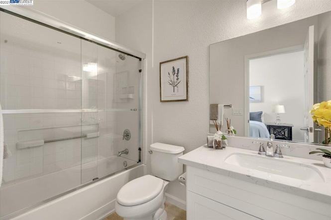 516 Martha St - Photo 3 of 14