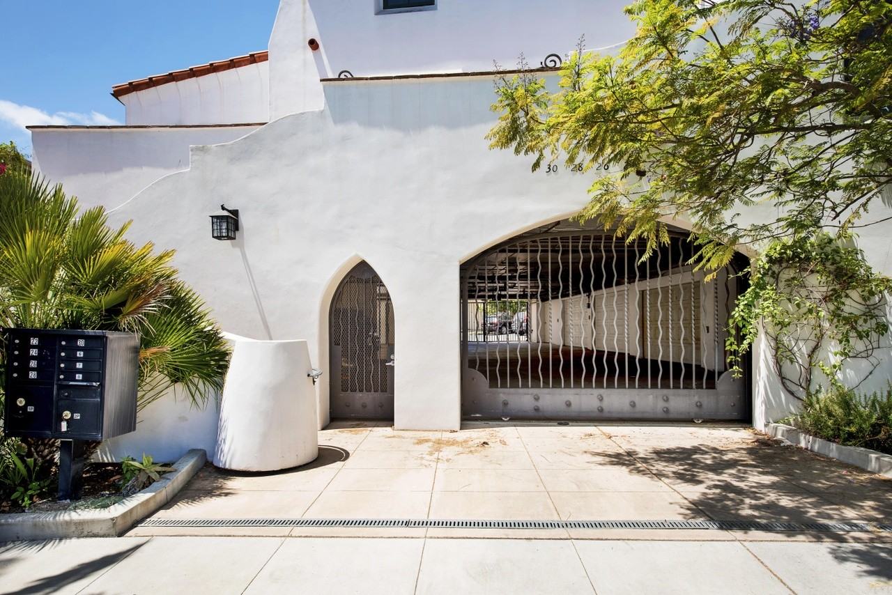 24 W Calle Crespis - Photo 2 of 20