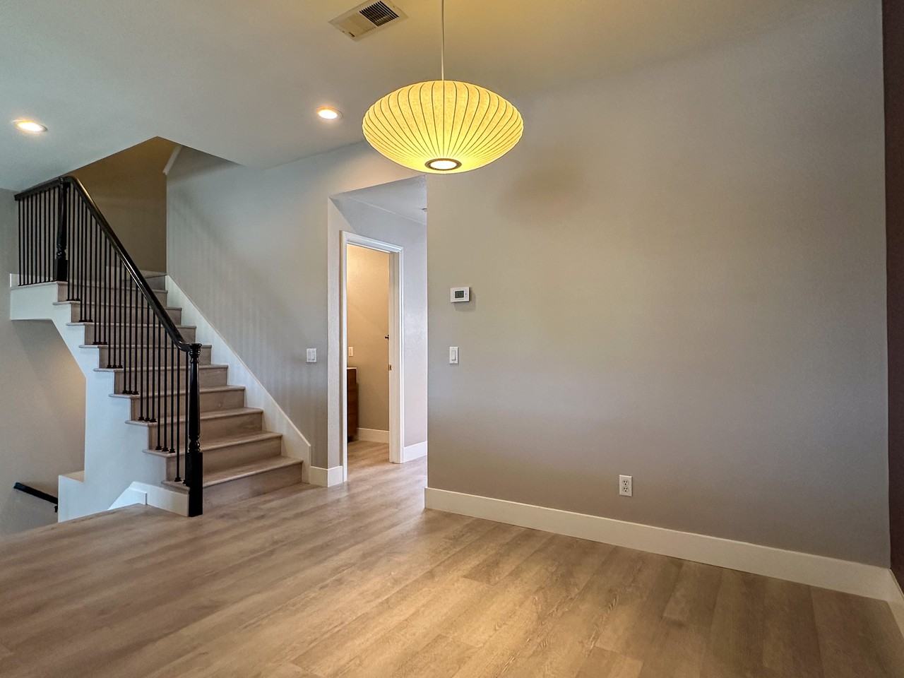 568 Blackwood Ter - Photo 7 of 25