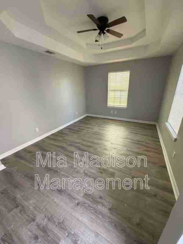 319 W 31st St - Photo 3 of 12