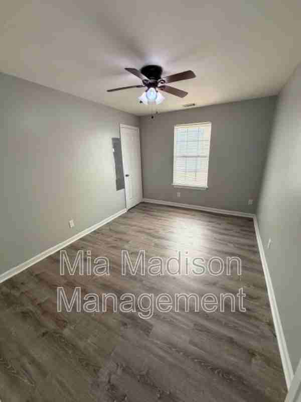 319 W 31st St - Photo 5 of 12