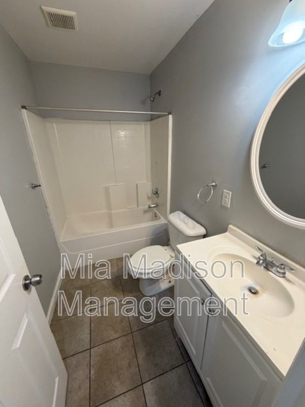 319 W 31st St - Photo 6 of 12