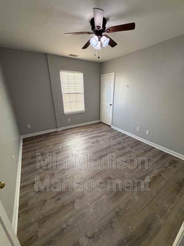 319 W 31st St - Photo 7 of 12