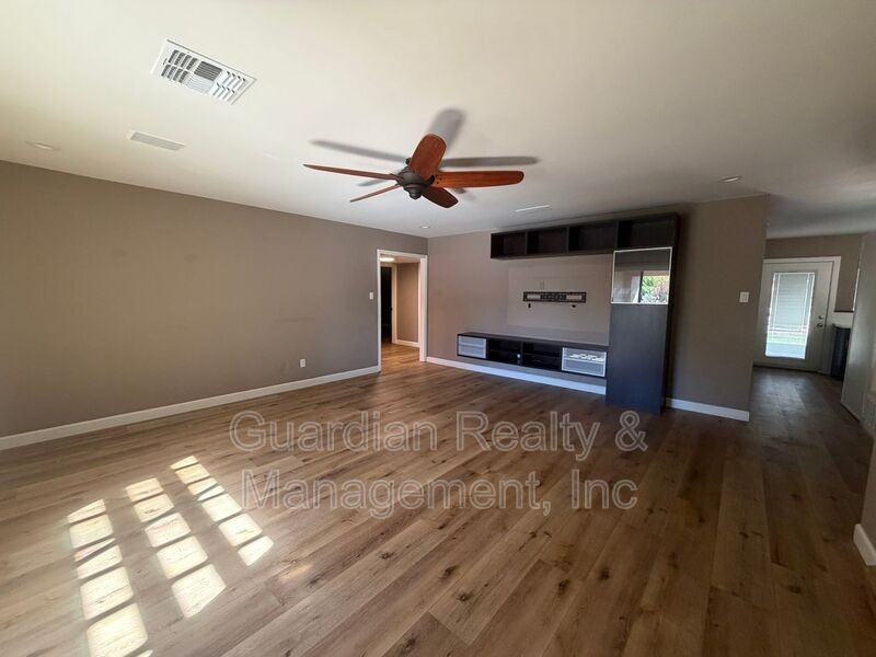 9225 N Arroya Vista Dr W - Photo 4 of 31