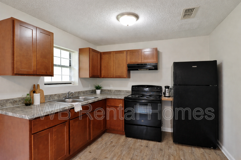 1567 Rutledge Ave - Photo 4 of 13