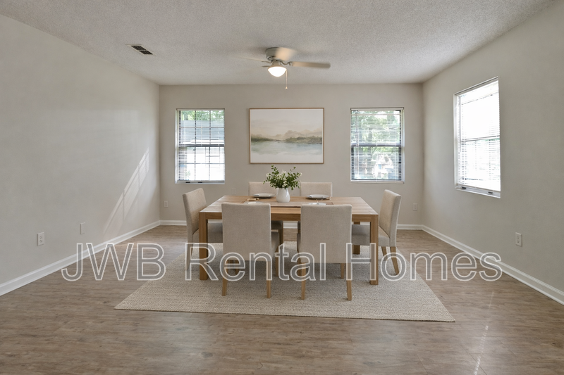 1567 Rutledge Ave - Photo 6 of 13