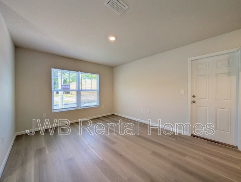 1349 Rushing St - Photo 5 of 17