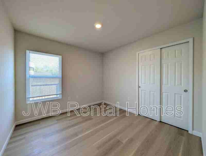 1349 Rushing St - Photo 7 of 17