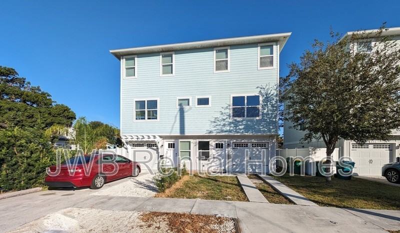 877 3rd Ave S - Photo 2 of 12